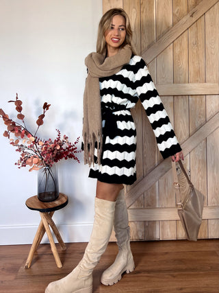 Zigzag Knit Sweater Dress / Black-White