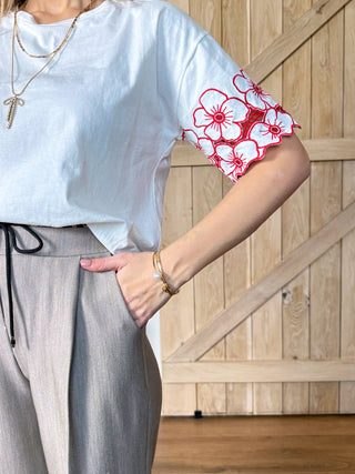 Floral Embroidered Tee / Off-White & Red