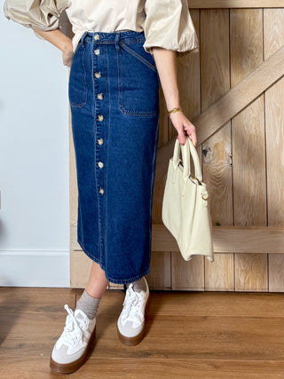 Buttoned Denim Skirt / Dark Wash